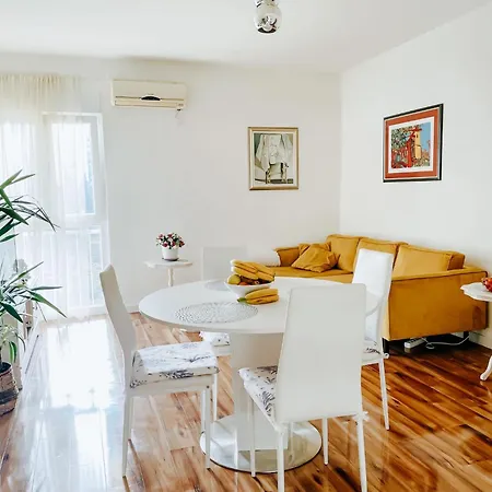 Lotus Apartment *